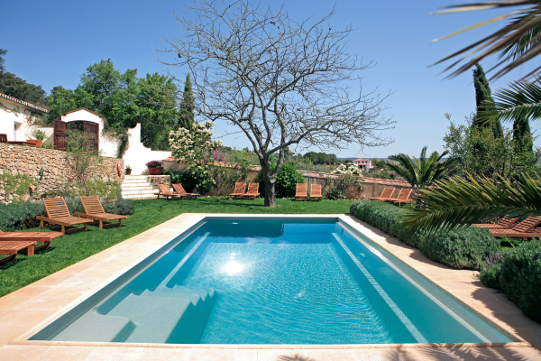 Straits and pleasures of your own garden pool