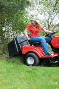 MTD OPTIMA LN 200 H RTG lawn tractor with rear discharge